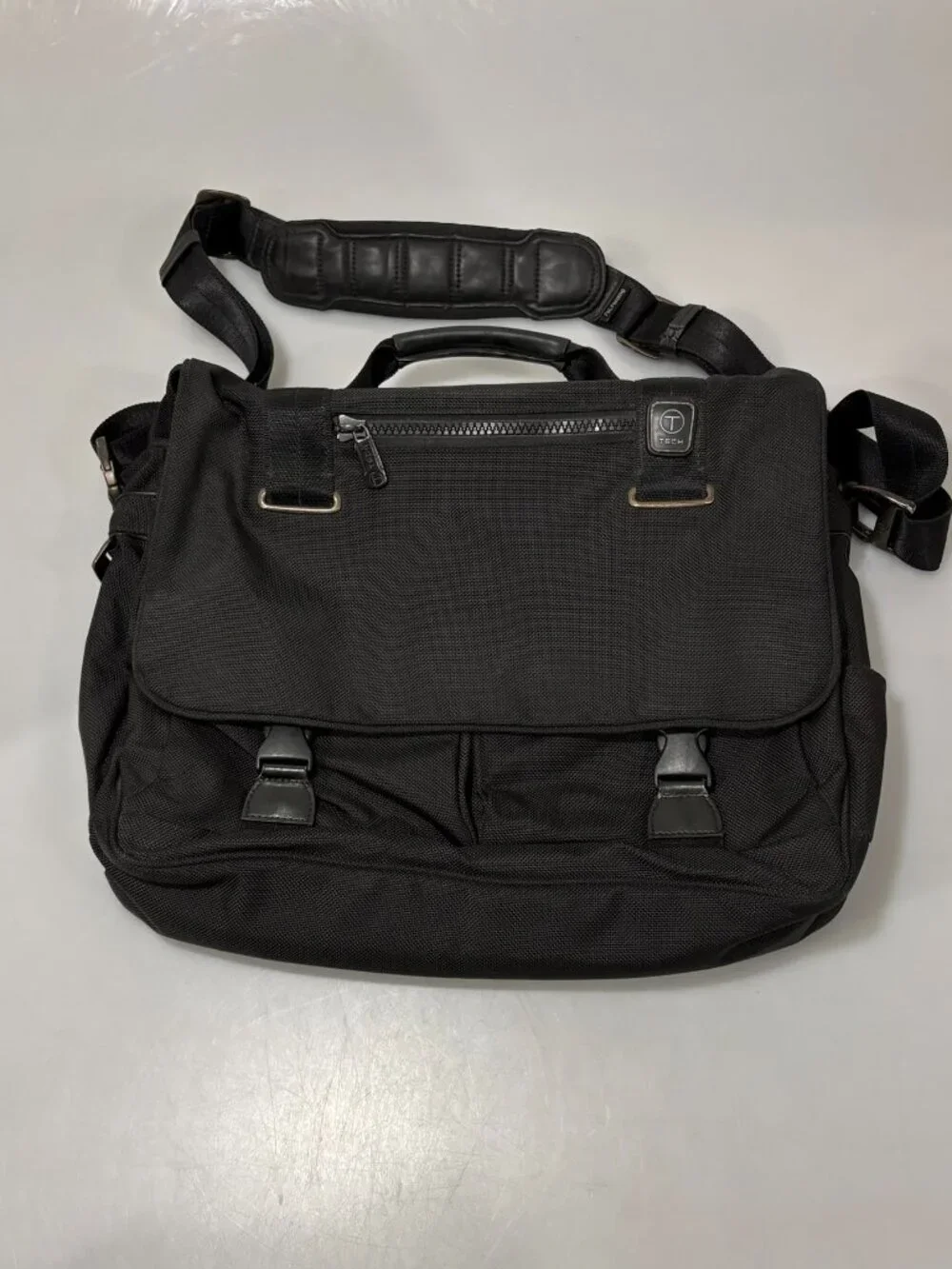 T Tech Tumi Black Nylon Crossbody Legacy Briefcase Messenger Bag 5607D